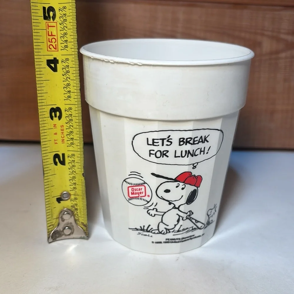 Vintage 1965 Charlie Brown and Snoopy/ Oscar Meyer Plastic Party Cups